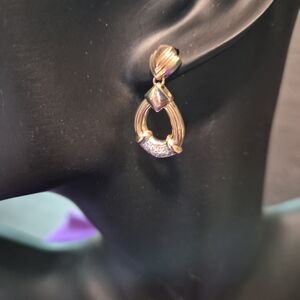 Elegant 10kg Solid Gold Diamond Drop Earrings